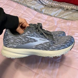 Brooks Launch 7